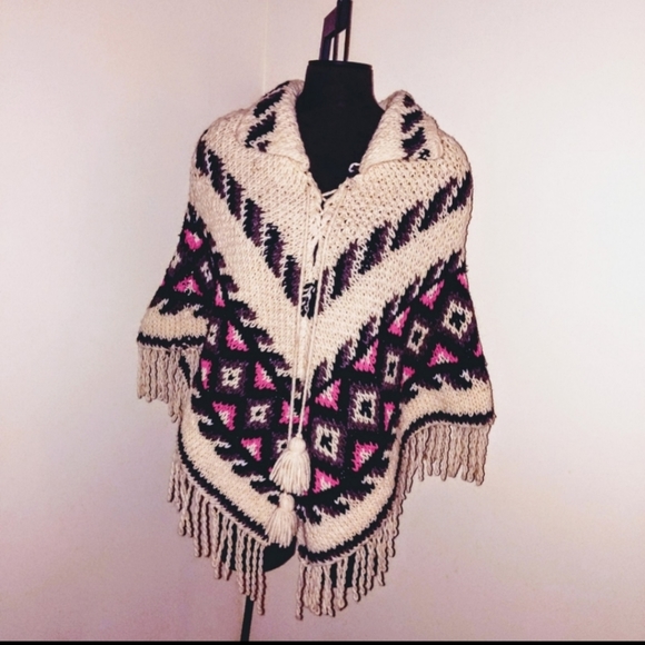 Vintage Poncho pullover - Picture 2 of 6